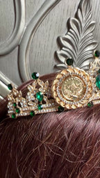 Akka Green three coins crown