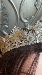 Saris Gold coins crown