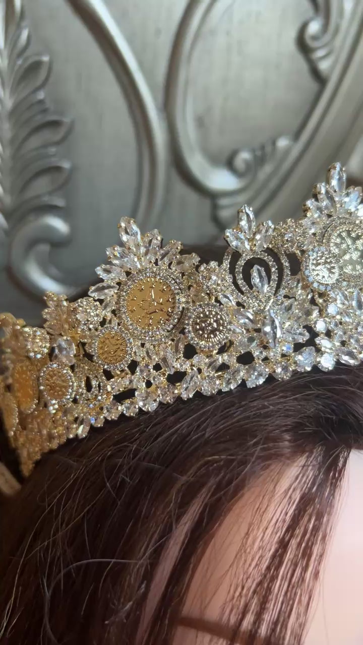 Saris Gold coins crown