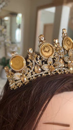 Deir Dibwan Gold and champagne crown