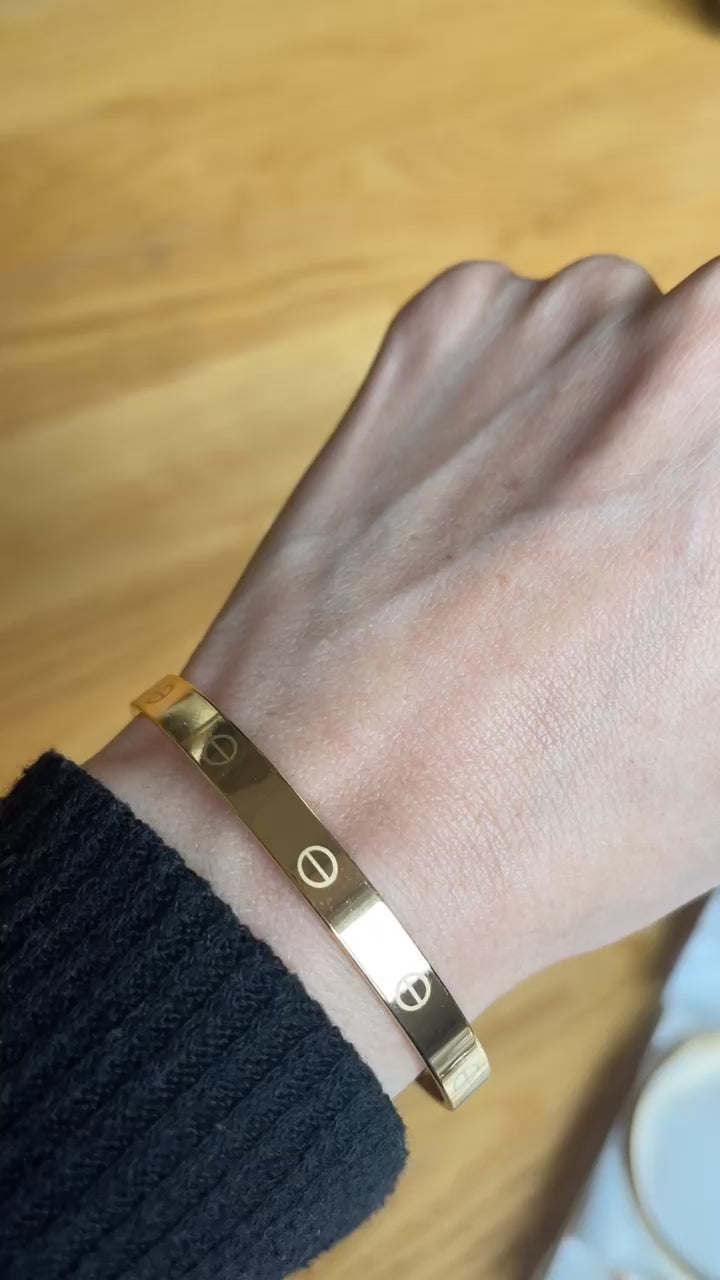 Jammala pleated gold 
Bangle bracelets