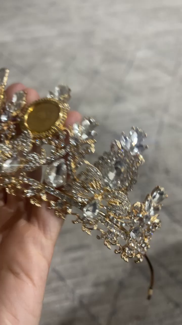 Al-Kabri three coins crown