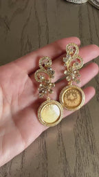 Lifta II Gold flower earrings