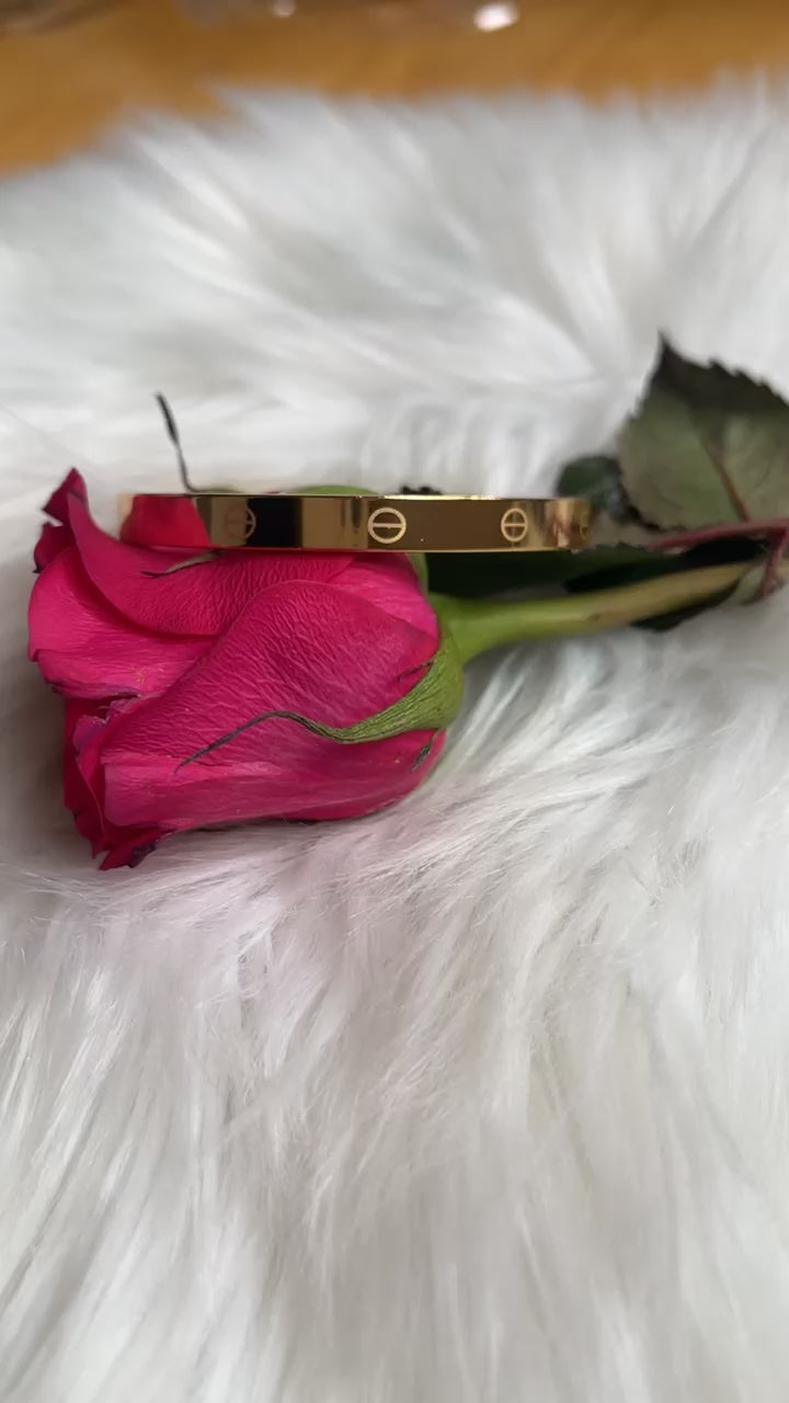 Jammala pleated gold 
Bangle bracelets