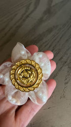 Rajwa cream pearl one coin hair clip