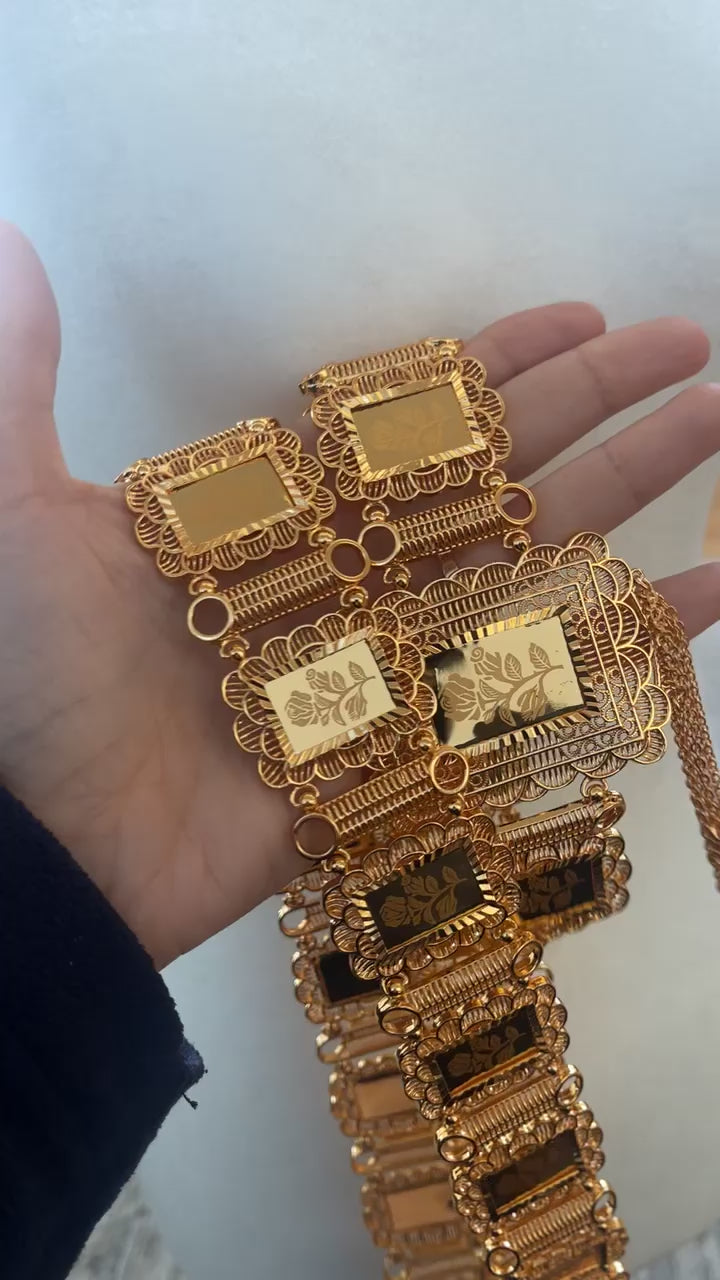 al-Tira squar 24K pleated gold belt