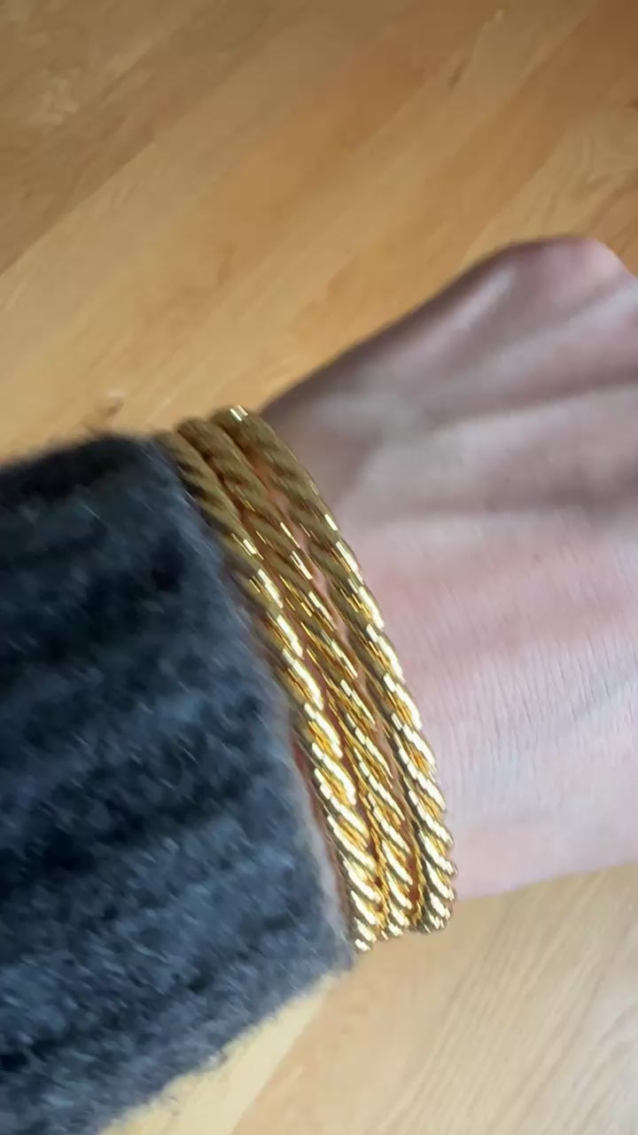 Sanjal 18k pleated 3pcs bangles (60mm)