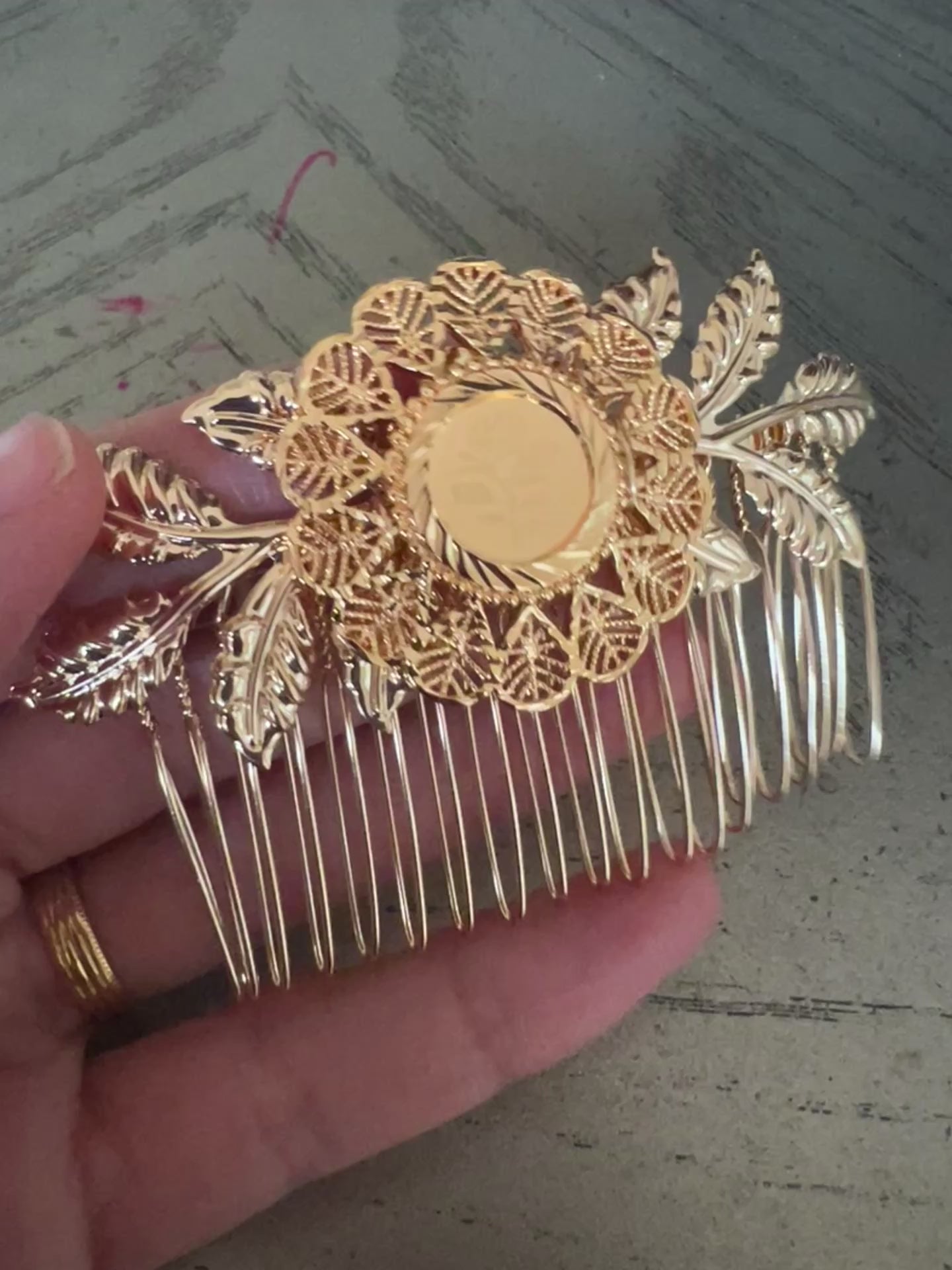 Lubya one coin comb