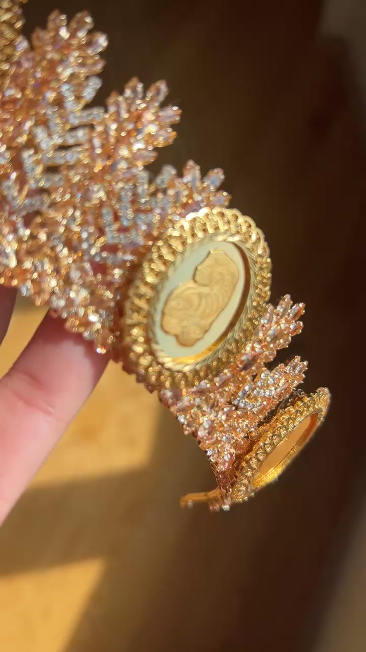 Beit Amin ounces honey and gold crown