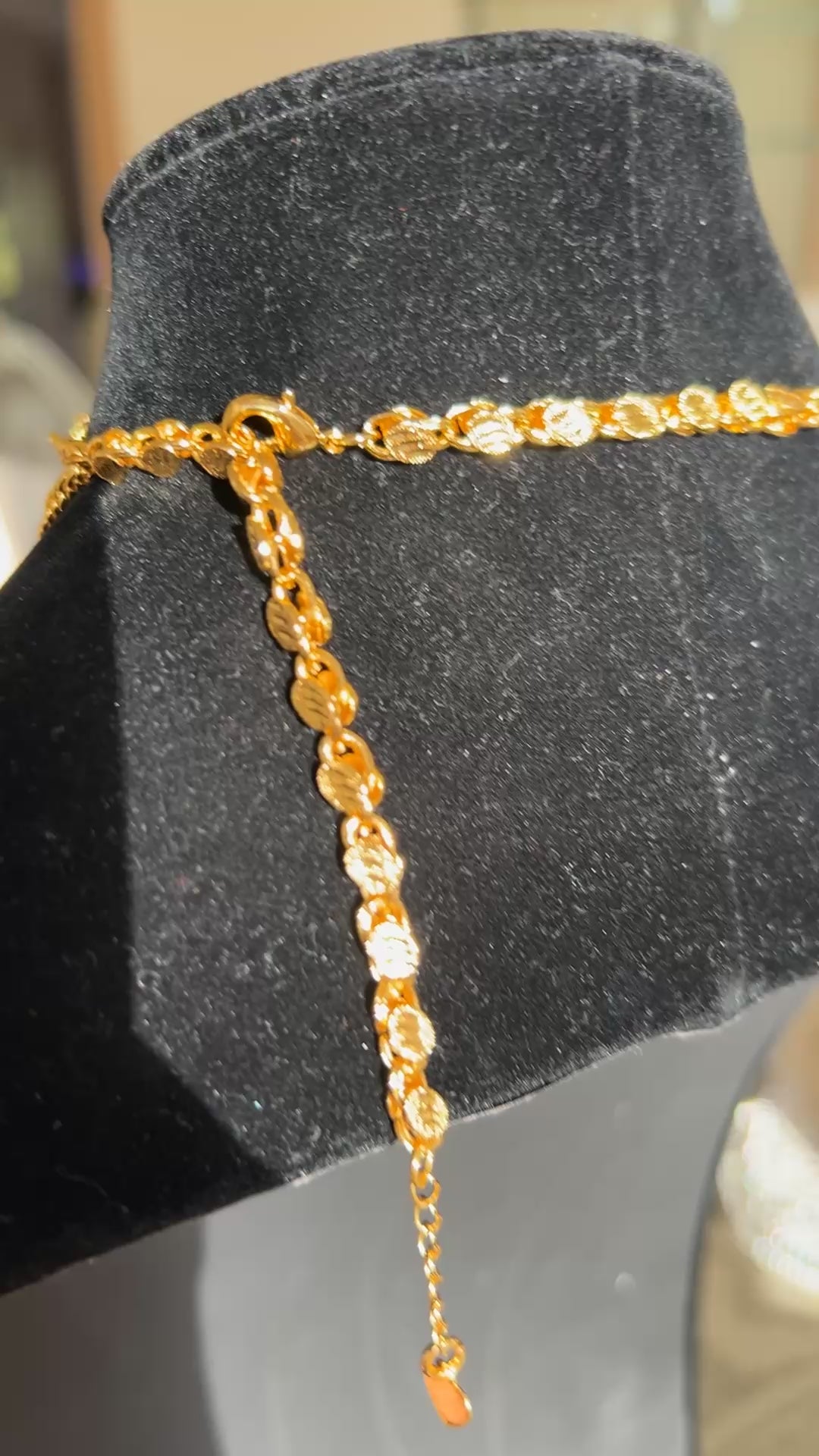 Square II Ounces 21K Pleated Choker